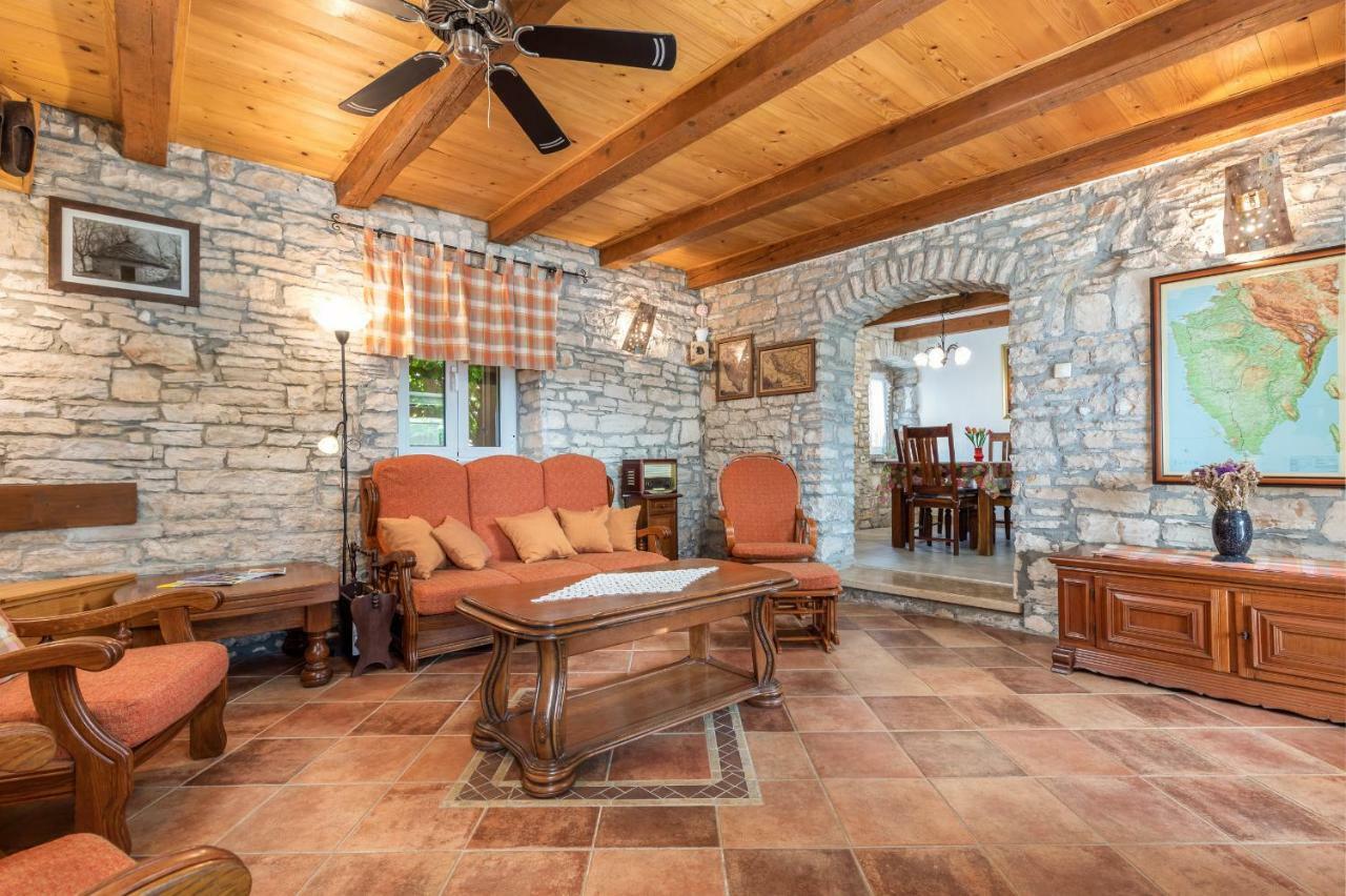 Holiday Home Ana Kanfanar Εξωτερικό φωτογραφία